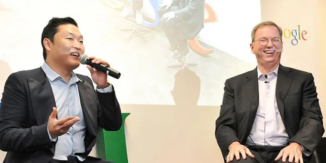 PSY Ajarkan 'Gangnam Style' ke Pimpinan GOOGLE, Eric Schmidt PSY Ajarkan 'Gangnam Style' ke Pimpinan GOOGLE, Eric Schmidt