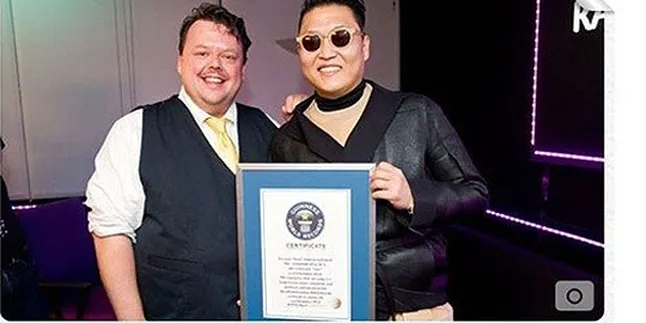 PSY Raih Sertifikat Penghargaan Guinness World Records