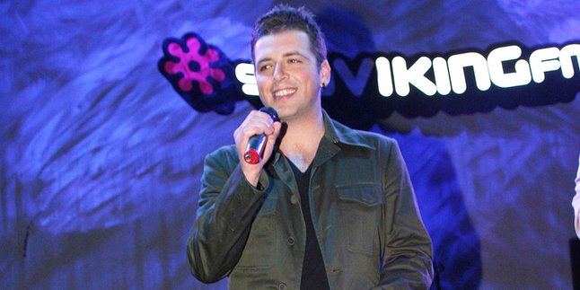 Puas Berjualan Crepes, Kini Mark Feehily Merilis Lagu Barunya!