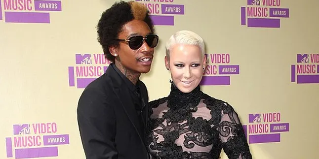 Pucat, Amber Rose Pamer Kehamilan di MTV VMA 2012