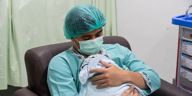 Pulang Bawa Si Kecil, Vika Kolesnaya Disambut Alphard Baru dari Billy Syahputra