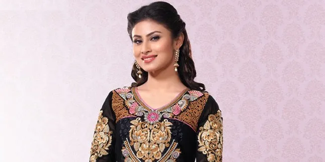 Pulang Dari Amerika, Mouni Roy Tampil Cetar di Acara Bergengsi Pulang Dari Amerika, Mouni Roy Tampil Cetar di Acara Bergengsi