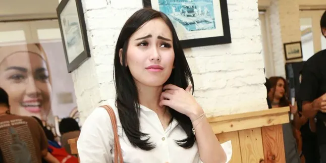 Pulang Dari Australia, Ayu Ting Ting Jawab Soal Punya Geng Bule Pulang Dari Australia, Ayu Ting Ting Jawab Soal Punya Geng Bule