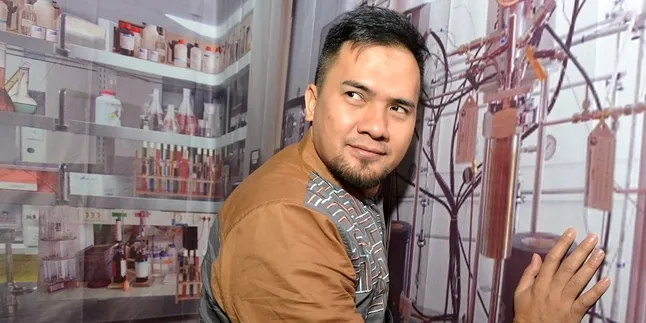 Pulang Dari BNN, Saipul Jamiell Tak Banyak Kasih Komentar Pulang Dari BNN, Saipul Jamiell Tak Banyak Kasih Komentar