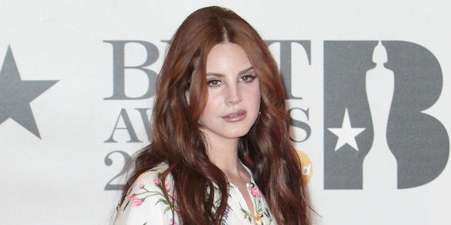 Pulang Dari Coachella, Lana Del Rey Langsung Dapat Lagu Baru!