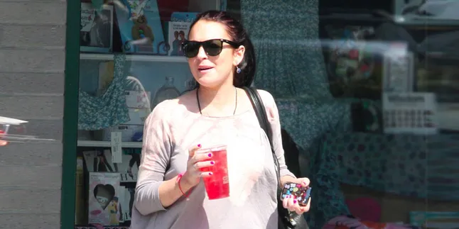 Pulang Dari Eropa, Lindsay Lohan Unggah Foto Selfie