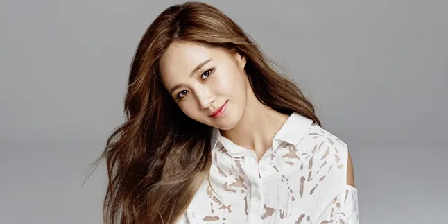 Pulang Dari Hutan, Yuri SNSD Terlihat Kurus dan Kakinya Terluka