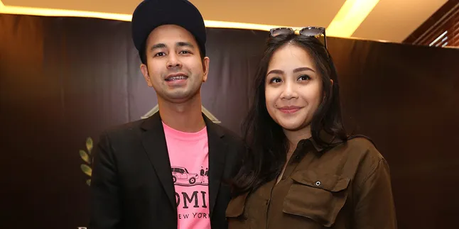 Pulang Dari RS, Raffi - Nagita Masih Sembunyikan Wajah Rafathar