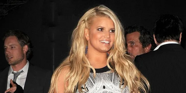Pulang Dari Rumah Sakit, Jessica Simpson Langsung Berpesta