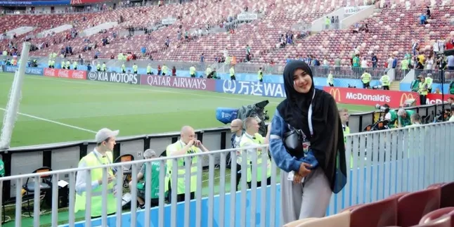 Pulang Umrah, Artis Ini Langsung ke Rusia Demi Dukung Perancis di Piala Dunia 2018 Pulang Umrah, Artis Ini Langsung ke Rusia Demi Dukung Perancis di Piala Dunia 2018