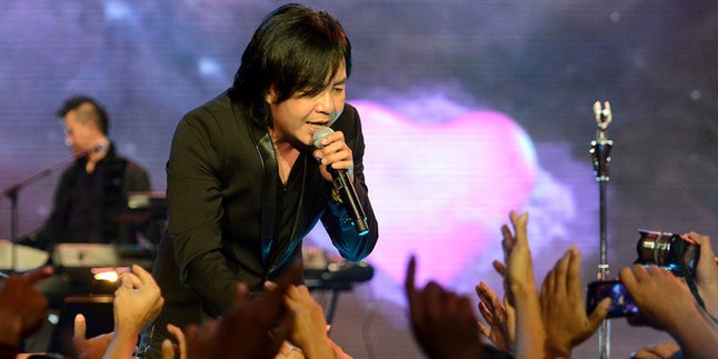 Puluhan Tahun Eksis di Musik, Ari Lasso Setia Sama Satu Genre