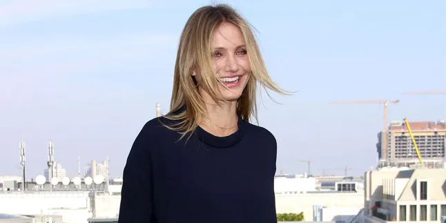 Punguti Sampah di Jalanan, Cameron Diaz Mendadak Jadi Pemulung?