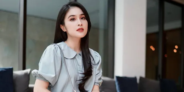 Punya 2 Anak, Sandra Dewi Masih Belajar Parenting dan Jadikan 'Tentang Anak' Sebagai Pedomannya
