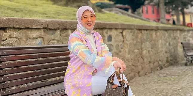 Punya Bisnis Fashion, Selebgram Tika Rosmala Senang Bisa Buka Lapangan Kerja untuk Banyak Orang