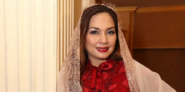 Punya Cucu, Nia Daniati Tidak Merasa Tua Punya Cucu, Nia Daniati Tidak Merasa Tua