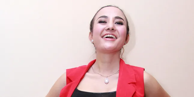 Punya Harta Triliunan, Cynthiara Alona Pamer Deposito Rp 1 Miliar di Instagram Punya Harta Triliunan, Cynthiara Alona Pamer Deposito Rp 1 Miliar di Instagram
