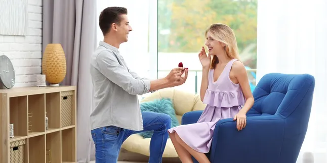 Punya Makna Mendalam, 5 Model Cincin Tunangan Istimewa Ini Cocok Buat Nyatakan Cinta Ke Dia Punya Makna Mendalam, 5 Model Cincin Tunangan Istimewa Ini Cocok Buat Nyatakan Cinta Ke Dia