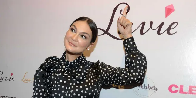 Punya Pacar Tampan, Luna Maya Nggak Mau Posesif