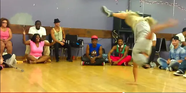 Punya Satu Kaki, Pria Ini Punya Skill Ngedance Luar Biasa