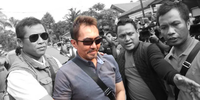 Punya Senpi - Pakai Narkoba, Aa Gatot Brajamusti Dihukum Berat? Punya Senpi - Pakai Narkoba, Aa Gatot Brajamusti Dihukum Berat?