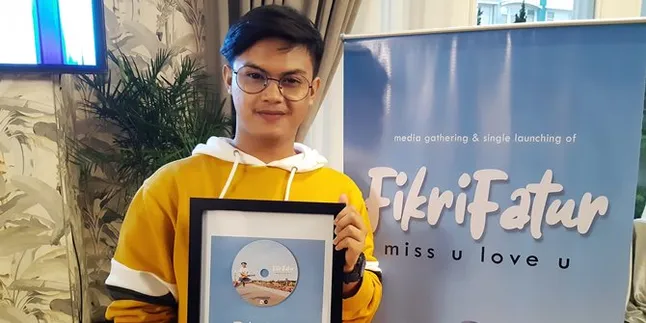 Punya Suara Vokal Ajaib, Fikri Fatur Rilis Single Kedua Berjudul 'Miss U Love U' Punya Suara Vokal Ajaib, Fikri Fatur Rilis Single Kedua Berjudul 'Miss U Love U'