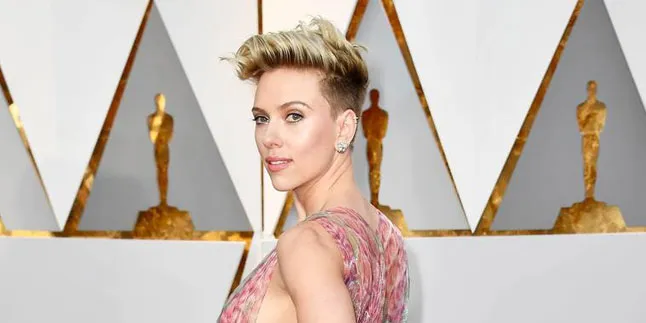 Punya Wajah Mirip Scarlett Johansson, Nenek Ini Jadi Perbincangan