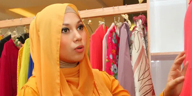 Puput Melati: Berhijab Pakai Make Up Boleh-Boleh Saja