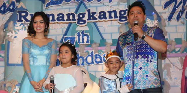 Pusing, Anak Angel Karamoy Tidak Ingin Punya Adik Pusing, Anak Angel Karamoy Tidak Ingin Punya Adik