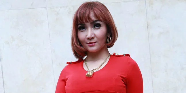 Putihkan Gigi, Roro Fitria Pamer Tagihan Ratusan Juta Rupiah