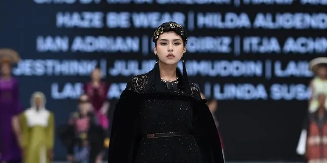 Putri Ramadhani Suci Tri Mukti Sukses Tampil Menawan di IFW 2024 Putri Ramadhani Suci Tri Mukti Sukses Tampil Menawan di IFW 2024