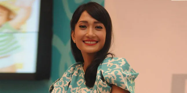 Putri Sulung Artika Sari Devi Jadi Panutan Sang Adik di Rumah