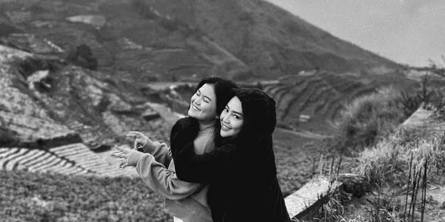 Putri Sulung Mpok Alpa Kini Jadi 'Ibu' Bagi Adik-Adiknya