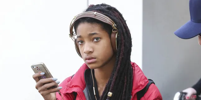 Putri Will Smith Pajang Foto 'Topless', Seksi Gak Sih? Putri Will Smith Pajang Foto 'Topless', Seksi Gak Sih?