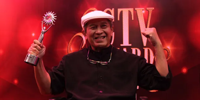 Putu Wijaya Terima Penghargaan Lifetime Achievement Dari SCTV Awards 2012