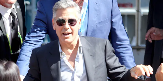 Putus Dari George Clooney, Stacy Keibler Terancam Bangkrut