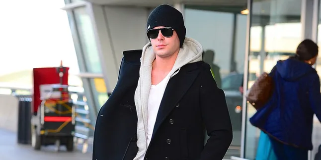 Putus Dari Michelle Rodriguez, Zac Efron Gandeng Cewek Baru