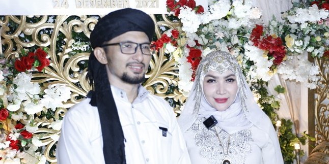 Deciding to Get Married Despite Knowing Each Other for a Short Time, Roro Fitria and Andre Irawan Share Their Introduction Process