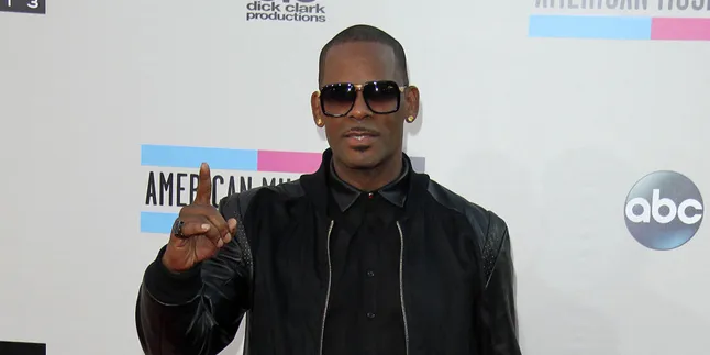 R Kelly Ngaku Pernah Jadi Korban Pelecehan Seksual Oleh Sepupunya R Kelly Ngaku Pernah Jadi Korban Pelecehan Seksual Oleh Sepupunya