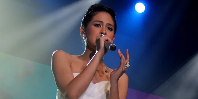 [Foto] Radar Neptunus Maudy Ayunda Dibawa ke Singapura