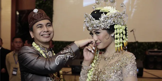 Raditya Dika - Anissa Bakal Pergi Bulan Madu Selama 20 Hari Raditya Dika - Anissa Bakal Pergi Bulan Madu Selama 20 Hari