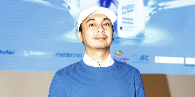 Raditya Dika Coba Peluang Baru di YouTube Shopping Affiliate Raditya Dika Coba Peluang Baru di YouTube Shopping Affiliate