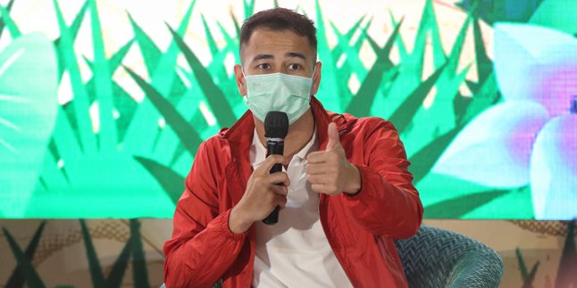 Raffi Ahmad Receives Sinovac Vaccine, Gigi Watches Faithfully at Home