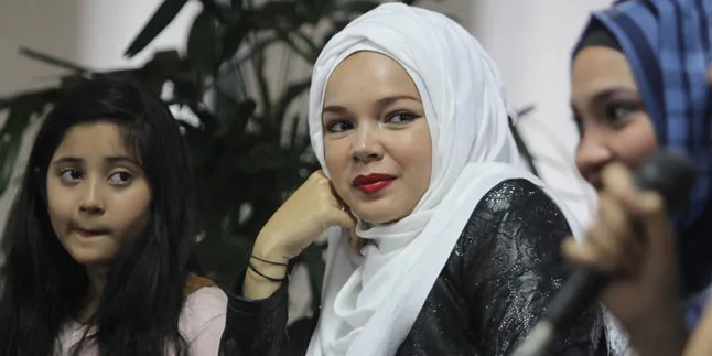 Rahasia Cantik Dewi Sandra, Rajin Wudhu! Rahasia Cantik Dewi Sandra, Rajin Wudhu!
