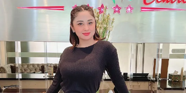 Rahasia Dewi Perssik Punya Perut Ukuran XXS dalam 4 Minggu