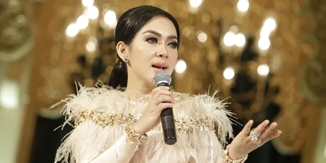 Rahasia Wajah Bercahaya Ala Syahrini Dengan Wudhu dan Air Doa Ibu