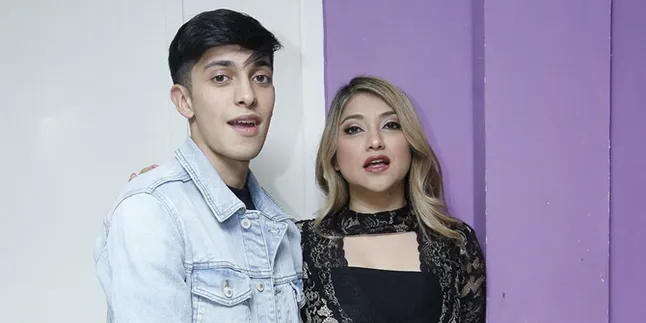 Rahasiakan Ayah Anak, Sarah Azhari Tegaskan Dirinya Bukan Single Parents Rahasiakan Ayah Anak, Sarah Azhari Tegaskan Dirinya Bukan Single Parents