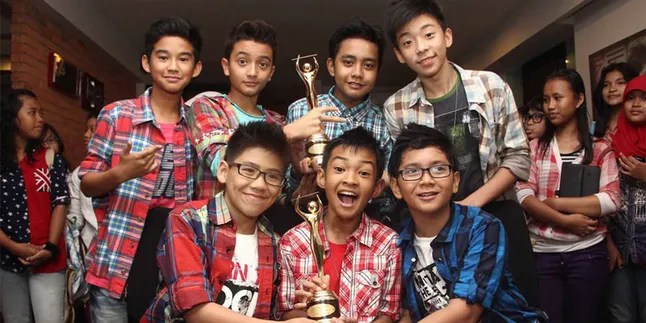 Raih Dua Penghargaan di AMI Awards, Super 7 Syukuran