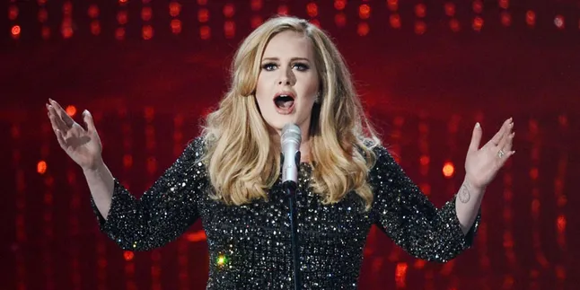 Raih Piala Oscar, Adele Rayakan Dengan Pesta Burger