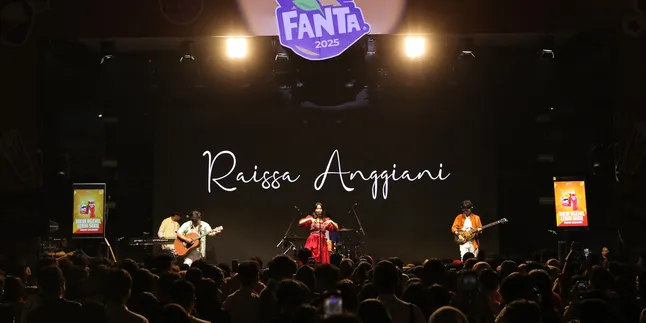 Raisa Anggiani Makes the Audience Emotional at KapanLagi Pensi, Closes Romantic Act with a Touching Prayer