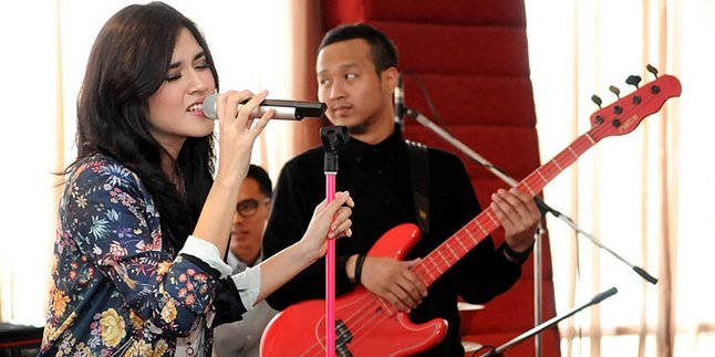 Raisa Gunakan Mic Yang Sama Dengan Katy Perry dan Adele